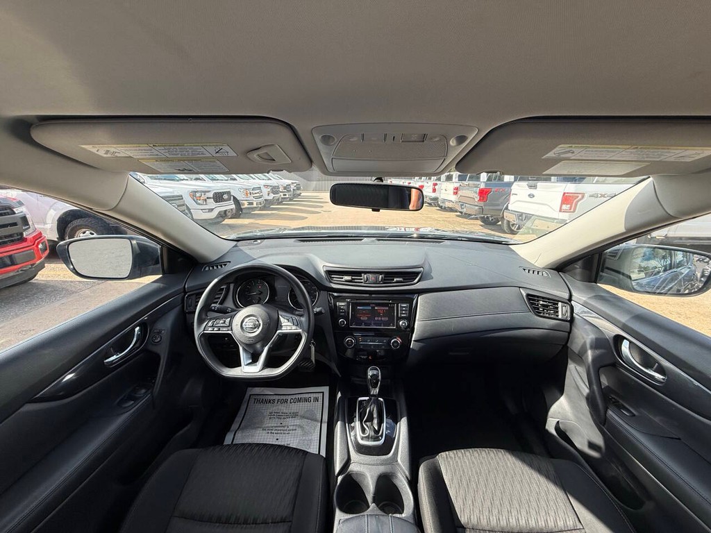 Nissan Rogue Vehicle Full-screen Gallery Image 18