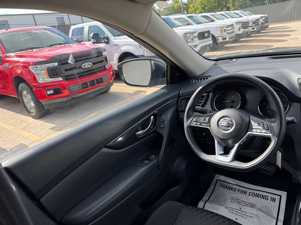 Nissan Rogue Vehicle Full-screen Gallery Image 19
