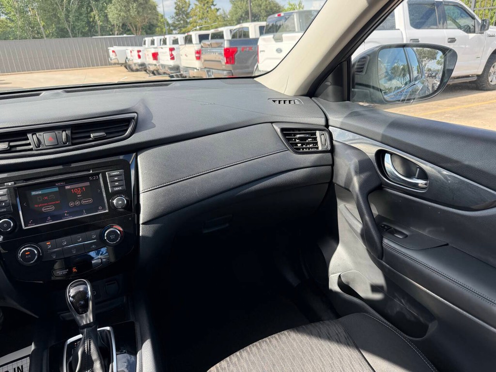 Nissan Rogue Vehicle Full-screen Gallery Image 20