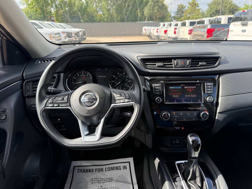 Nissan Rogue Vehicle Full-screen Gallery Image 21