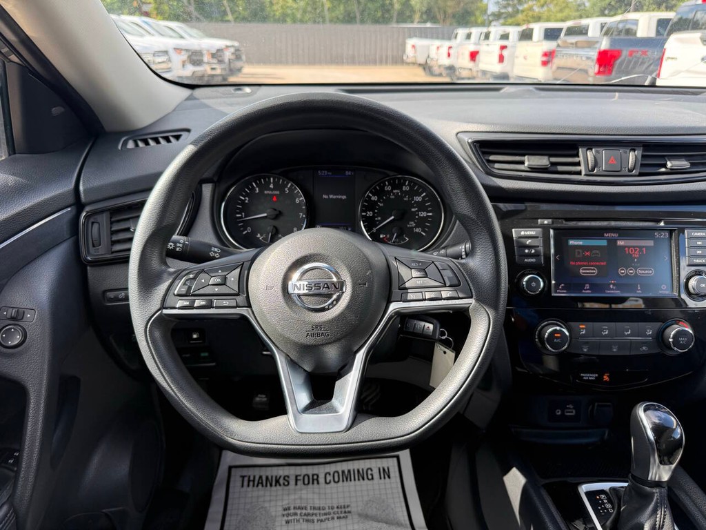 Nissan Rogue Vehicle Full-screen Gallery Image 22