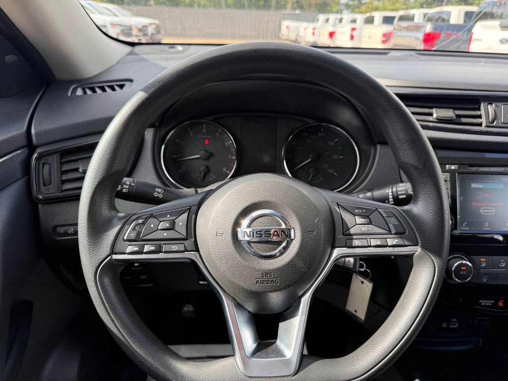 Nissan Rogue Vehicle Full-screen Gallery Image 23