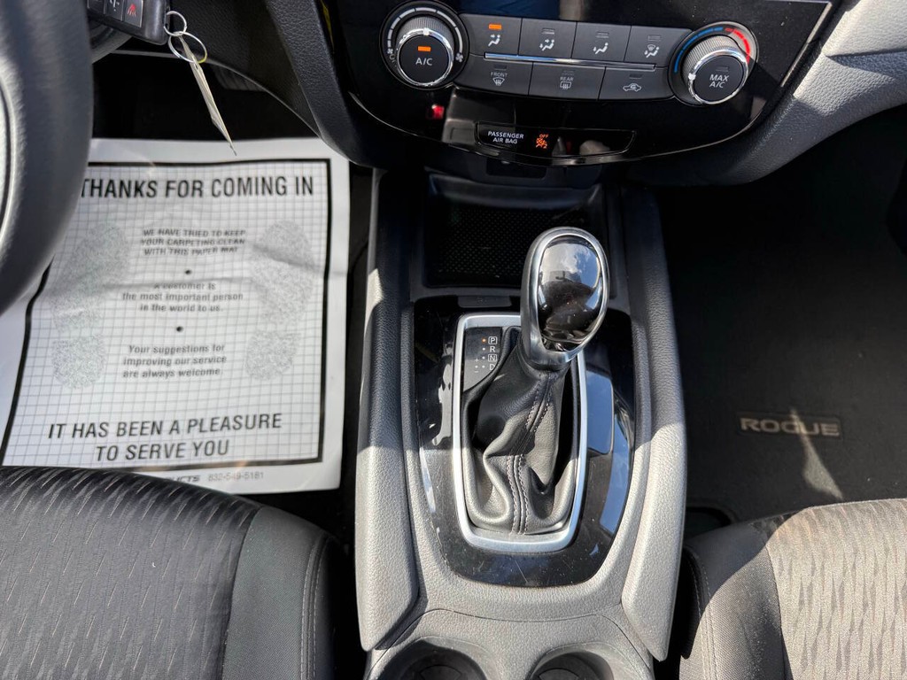 Nissan Rogue Vehicle Full-screen Gallery Image 29