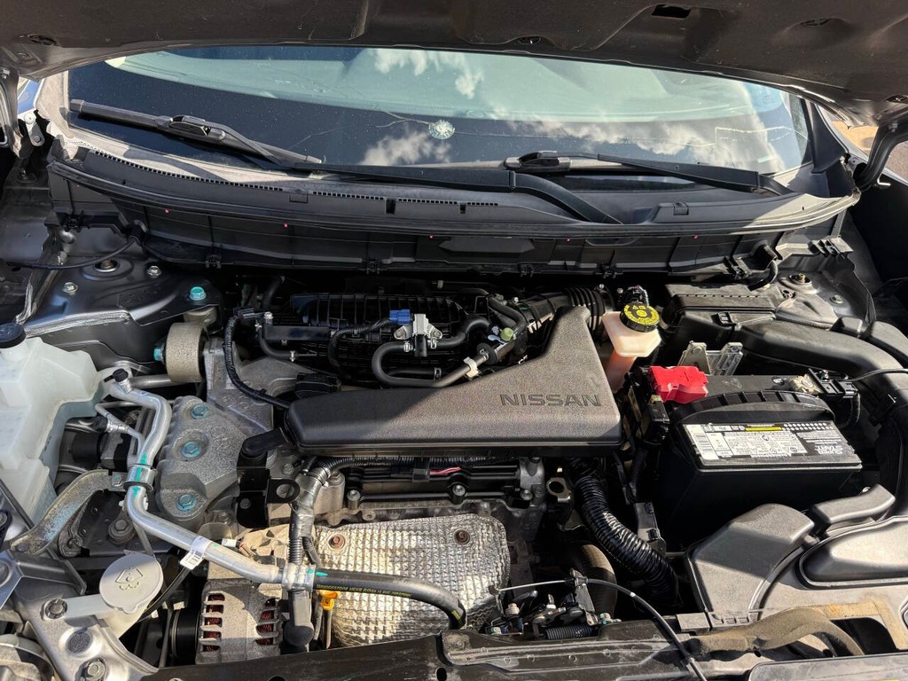 Nissan Rogue Vehicle Full-screen Gallery Image 33