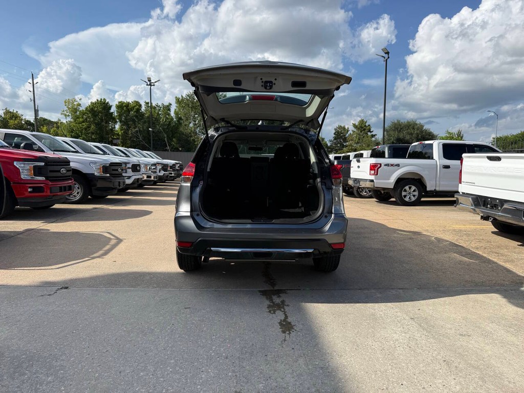 Nissan Rogue Vehicle Full-screen Gallery Image 35