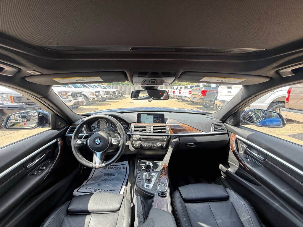 BMW 3 Series Vehicle Full-screen Gallery Image 18