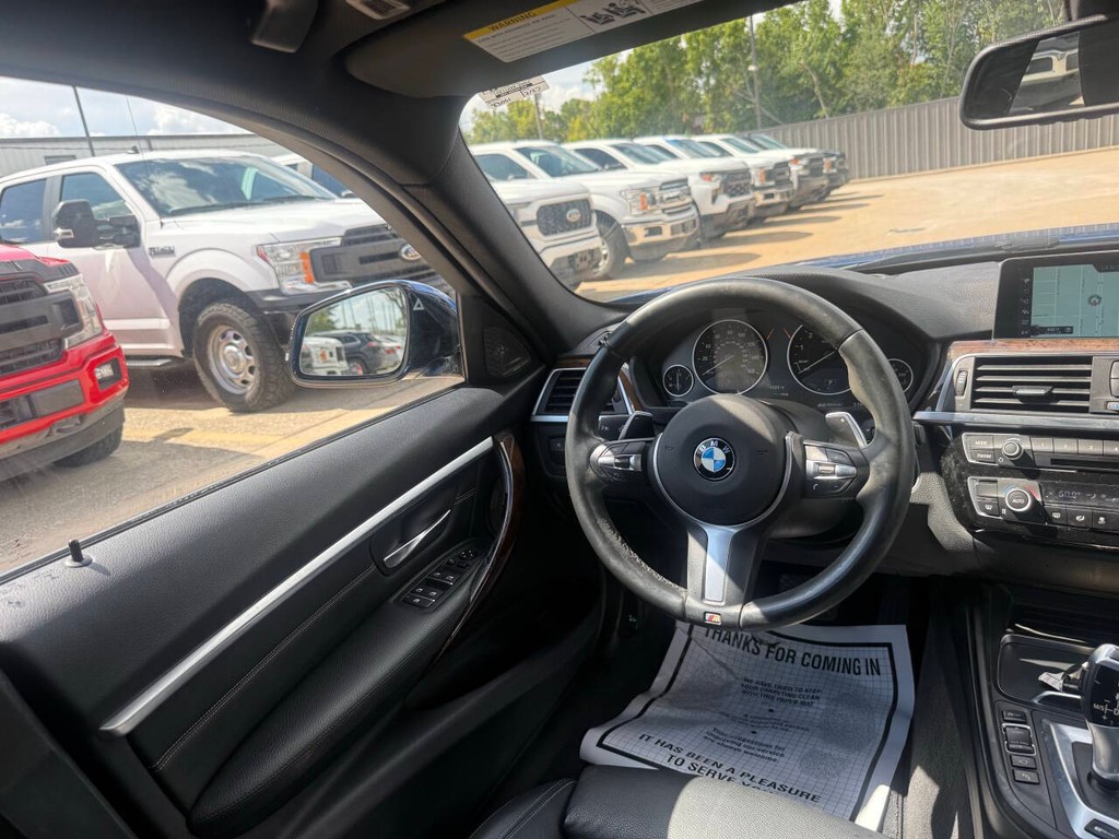 BMW 3 Series Vehicle Full-screen Gallery Image 19