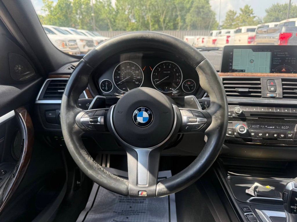 BMW 3 Series Vehicle Full-screen Gallery Image 22