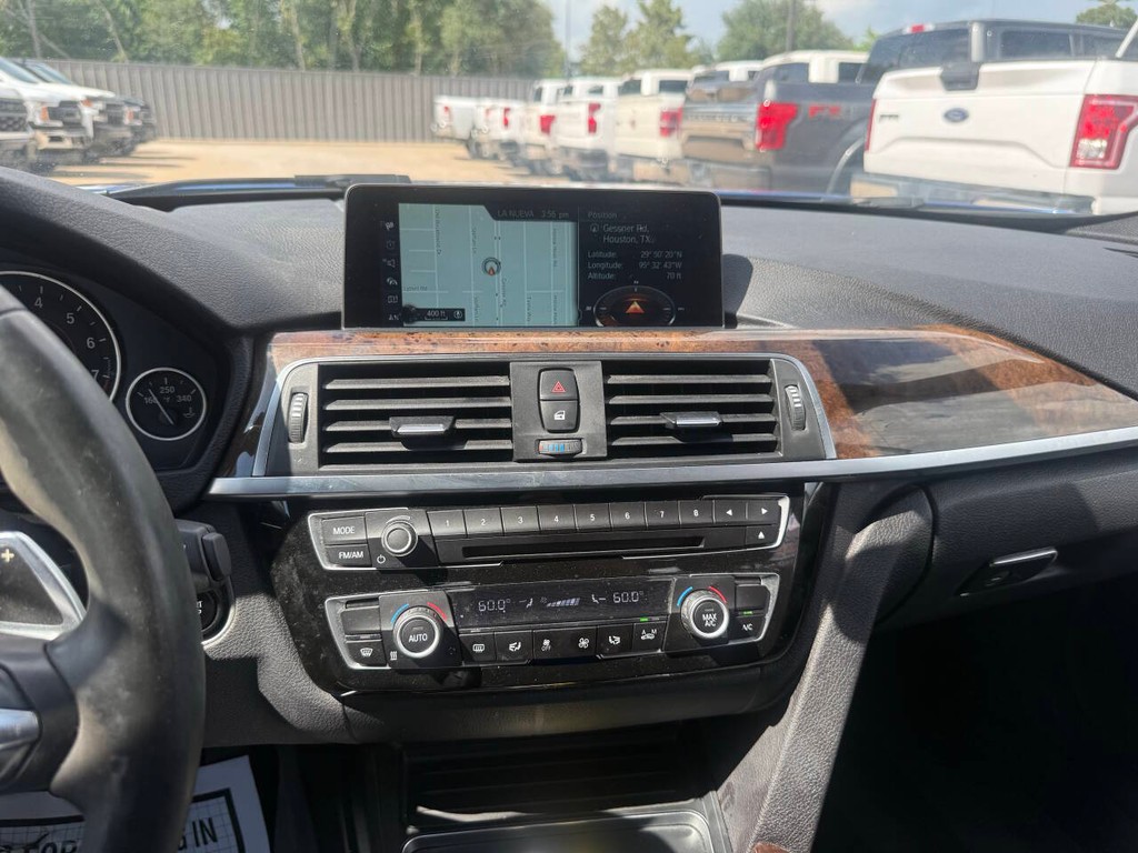BMW 3 Series Vehicle Full-screen Gallery Image 25