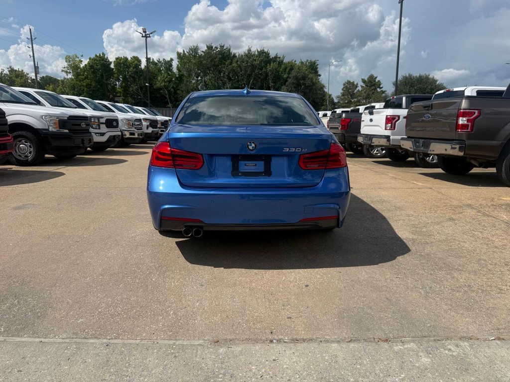 BMW 3 Series Vehicle Full-screen Gallery Image 40