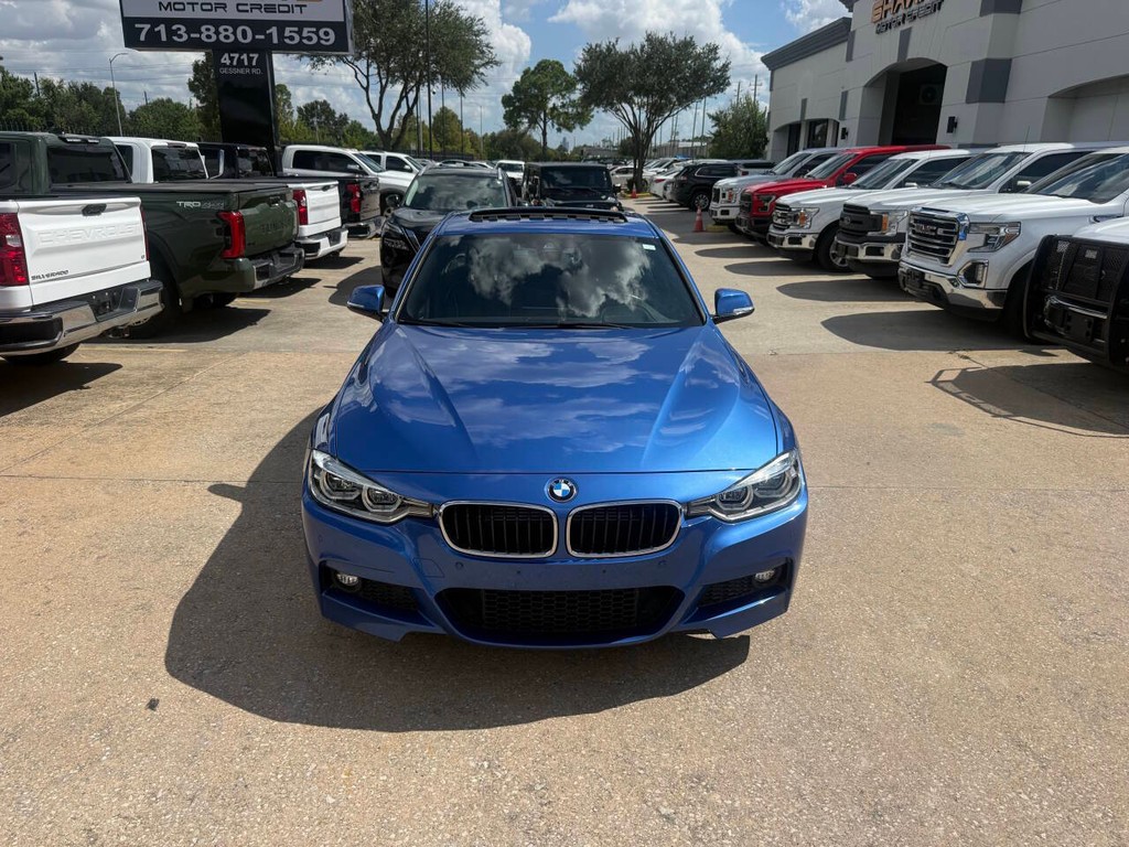 BMW 3 Series Vehicle Full-screen Gallery Image 41