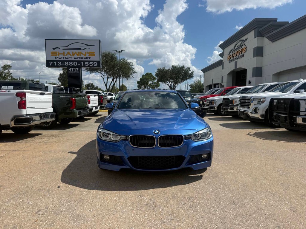 BMW 3 Series Vehicle Full-screen Gallery Image 42