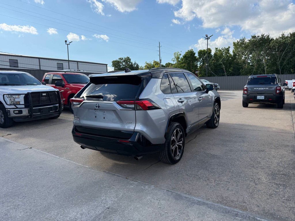 Toyota RAV4 Prime Vehicle Full-screen Gallery Image 05
