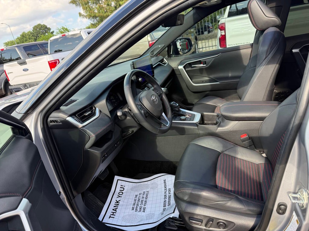 Toyota RAV4 Prime Vehicle Full-screen Gallery Image 07