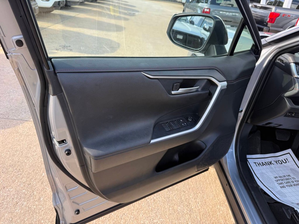 Toyota RAV4 Prime Vehicle Full-screen Gallery Image 08
