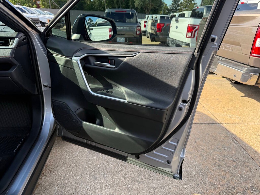 Toyota RAV4 Prime Vehicle Full-screen Gallery Image 11