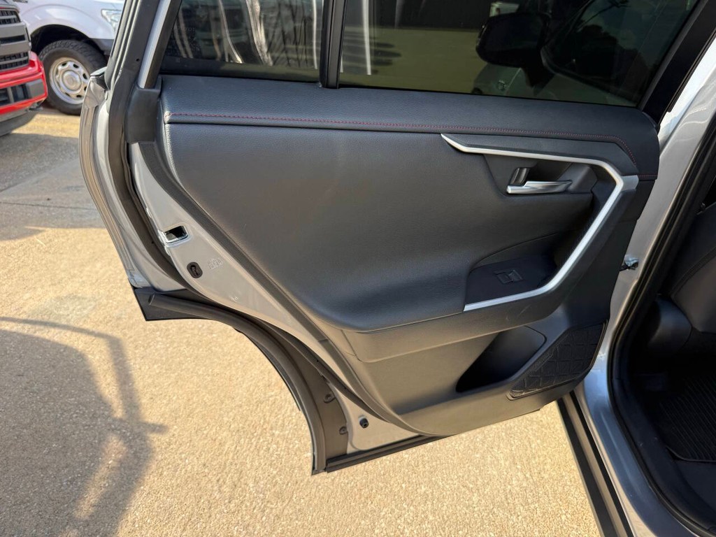 Toyota RAV4 Prime Vehicle Full-screen Gallery Image 14