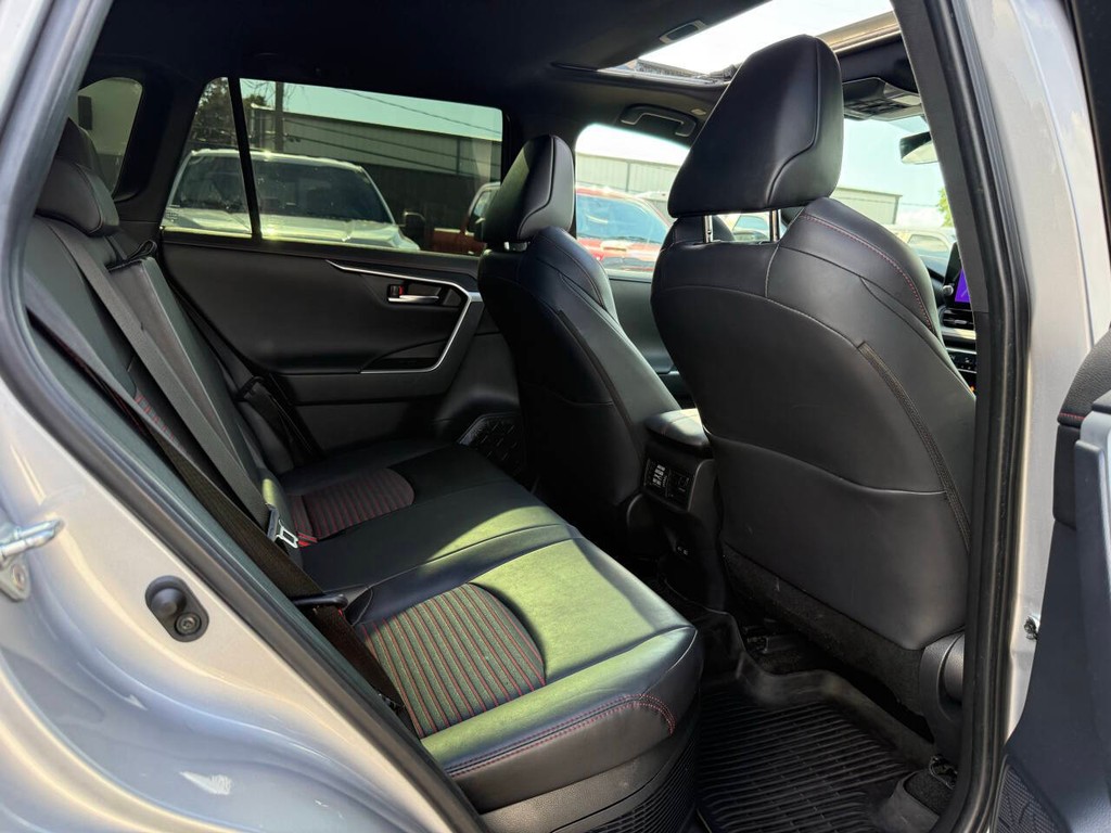 Toyota RAV4 Prime Vehicle Full-screen Gallery Image 15