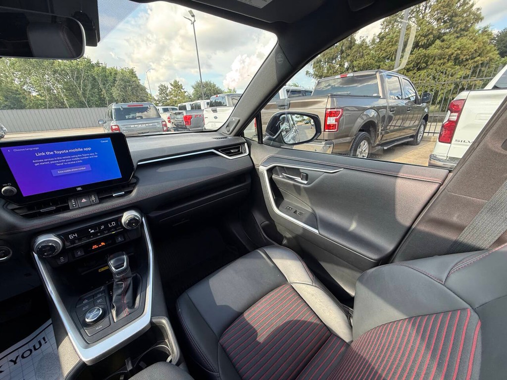 Toyota RAV4 Prime Vehicle Full-screen Gallery Image 19