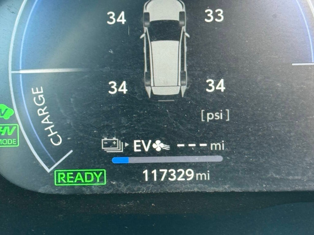 Toyota RAV4 Prime Vehicle Full-screen Gallery Image 22