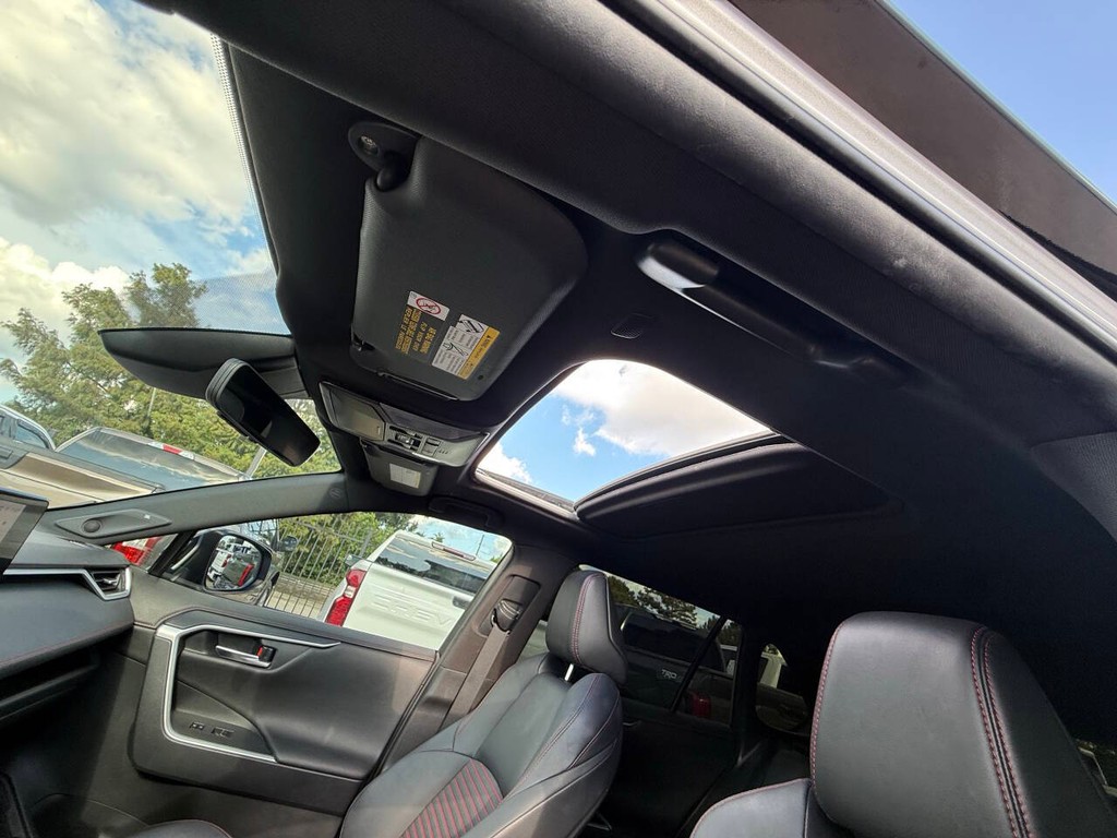 Toyota RAV4 Prime Vehicle Full-screen Gallery Image 30