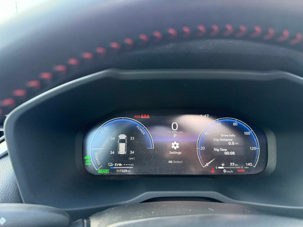 Toyota RAV4 Prime Vehicle Full-screen Gallery Image 31