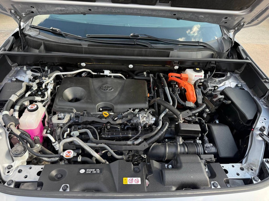 Toyota RAV4 Prime Vehicle Full-screen Gallery Image 33