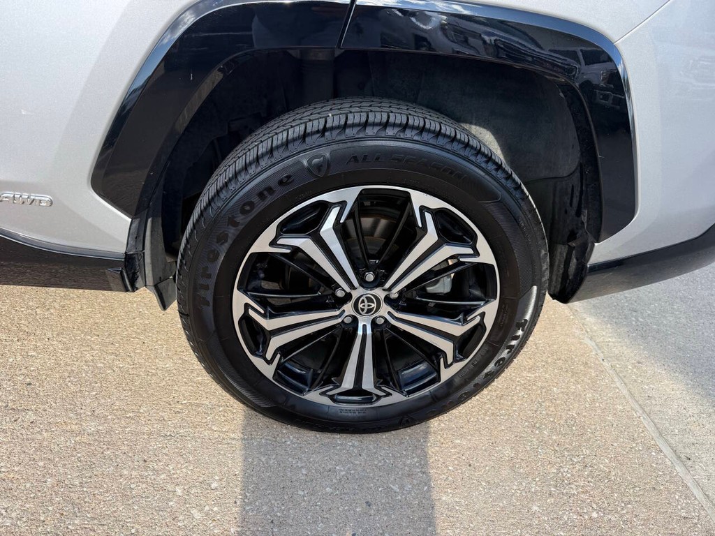 Toyota RAV4 Prime Vehicle Full-screen Gallery Image 34