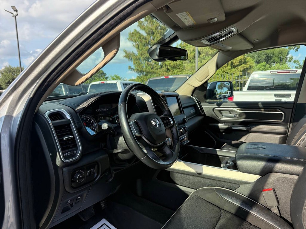 Ram 1500 Vehicle Full-screen Gallery Image 06