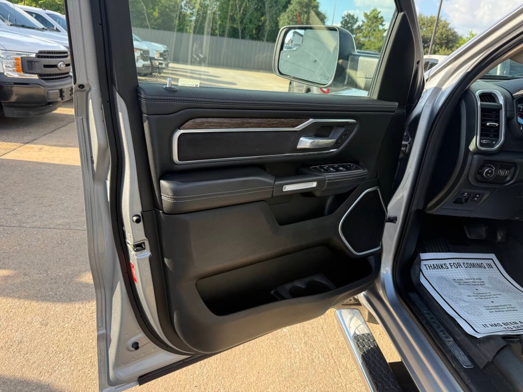 Ram 1500 Vehicle Full-screen Gallery Image 08