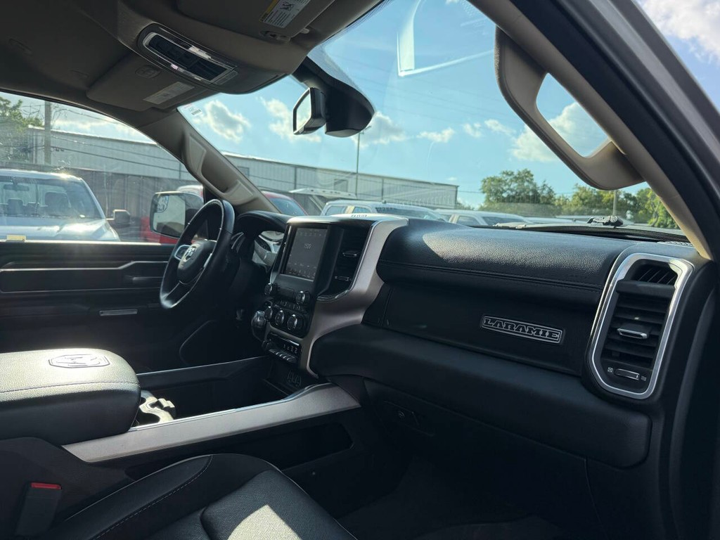 Ram 1500 Vehicle Full-screen Gallery Image 09
