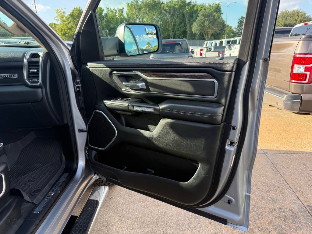 Ram 1500 Vehicle Full-screen Gallery Image 11