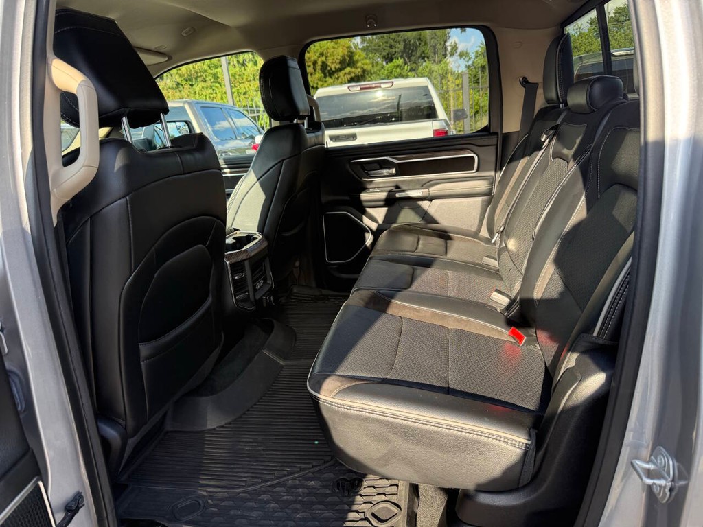 Ram 1500 Vehicle Full-screen Gallery Image 13