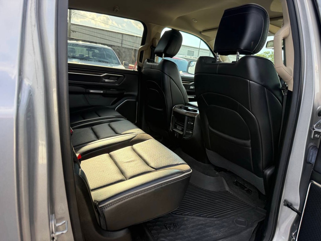 Ram 1500 Vehicle Full-screen Gallery Image 15