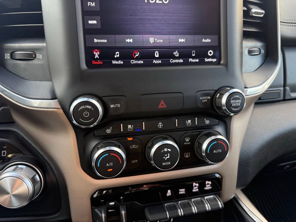 Ram 1500 Vehicle Full-screen Gallery Image 26