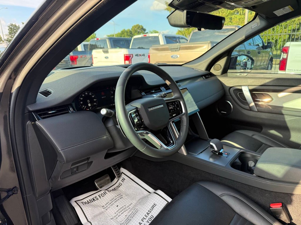 Land Rover Discovery Sport Vehicle Full-screen Gallery Image 06