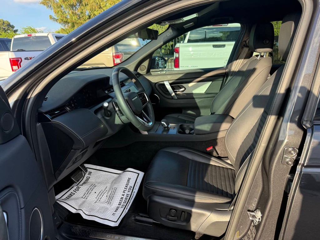 Land Rover Discovery Sport Vehicle Full-screen Gallery Image 07