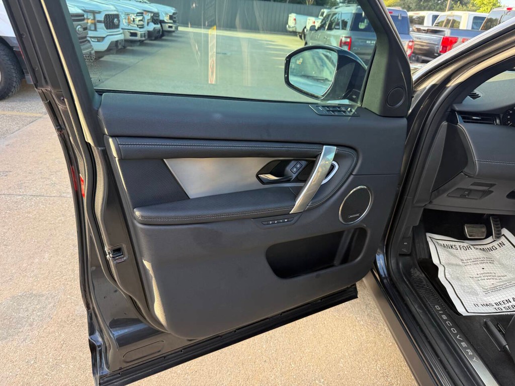 Land Rover Discovery Sport Vehicle Full-screen Gallery Image 08