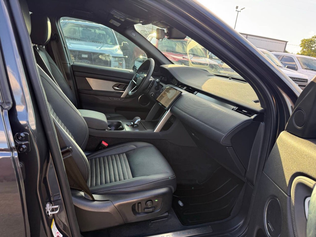 Land Rover Discovery Sport Vehicle Full-screen Gallery Image 10