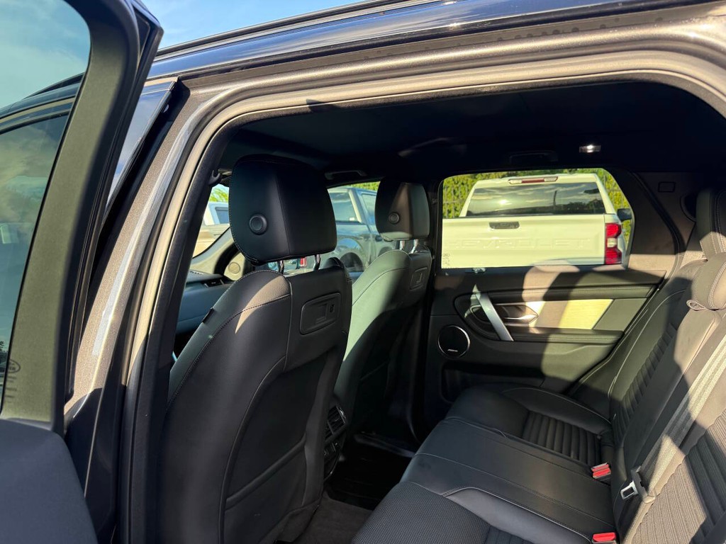 Land Rover Discovery Sport Vehicle Full-screen Gallery Image 12