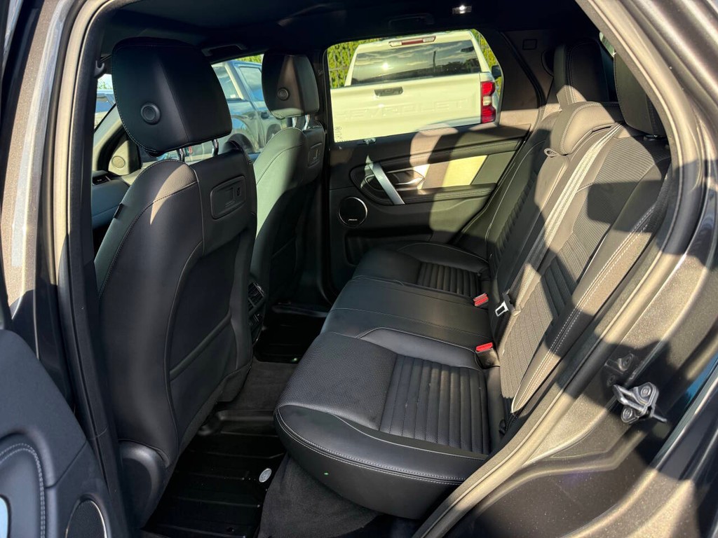 Land Rover Discovery Sport Vehicle Full-screen Gallery Image 13