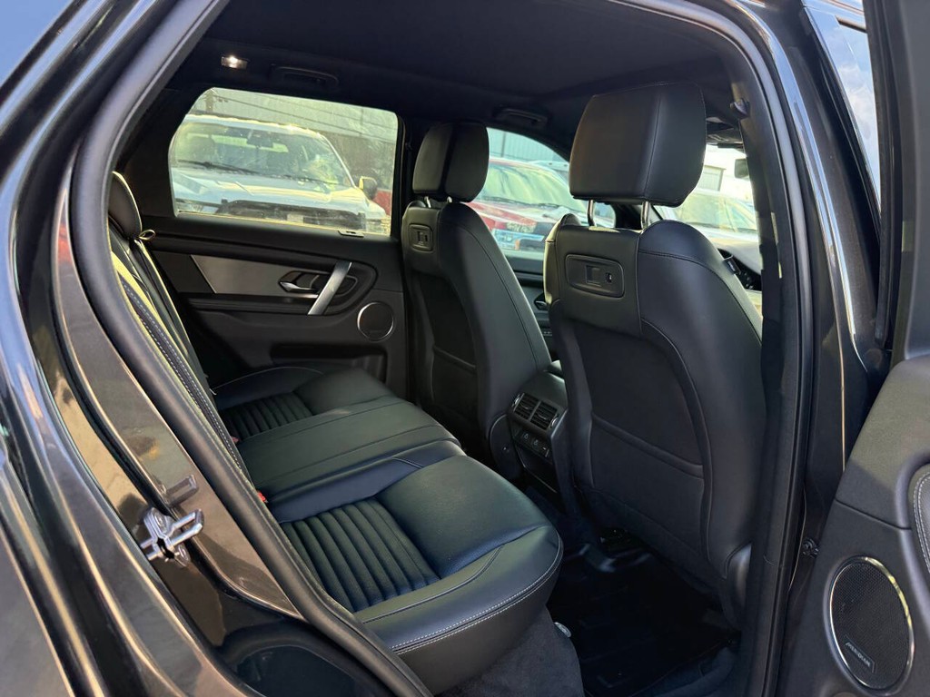 Land Rover Discovery Sport Vehicle Full-screen Gallery Image 15