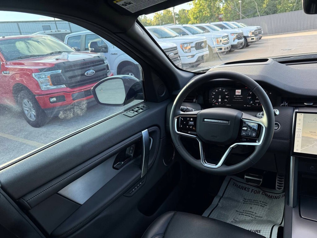Land Rover Discovery Sport Vehicle Full-screen Gallery Image 19