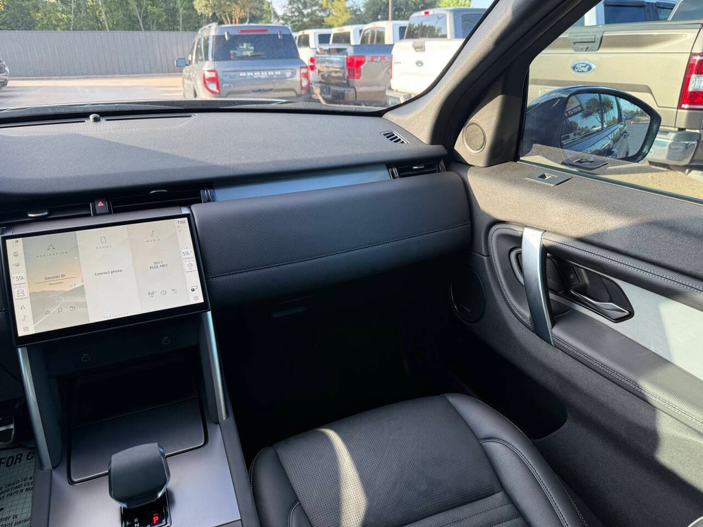 Land Rover Discovery Sport Vehicle Full-screen Gallery Image 20