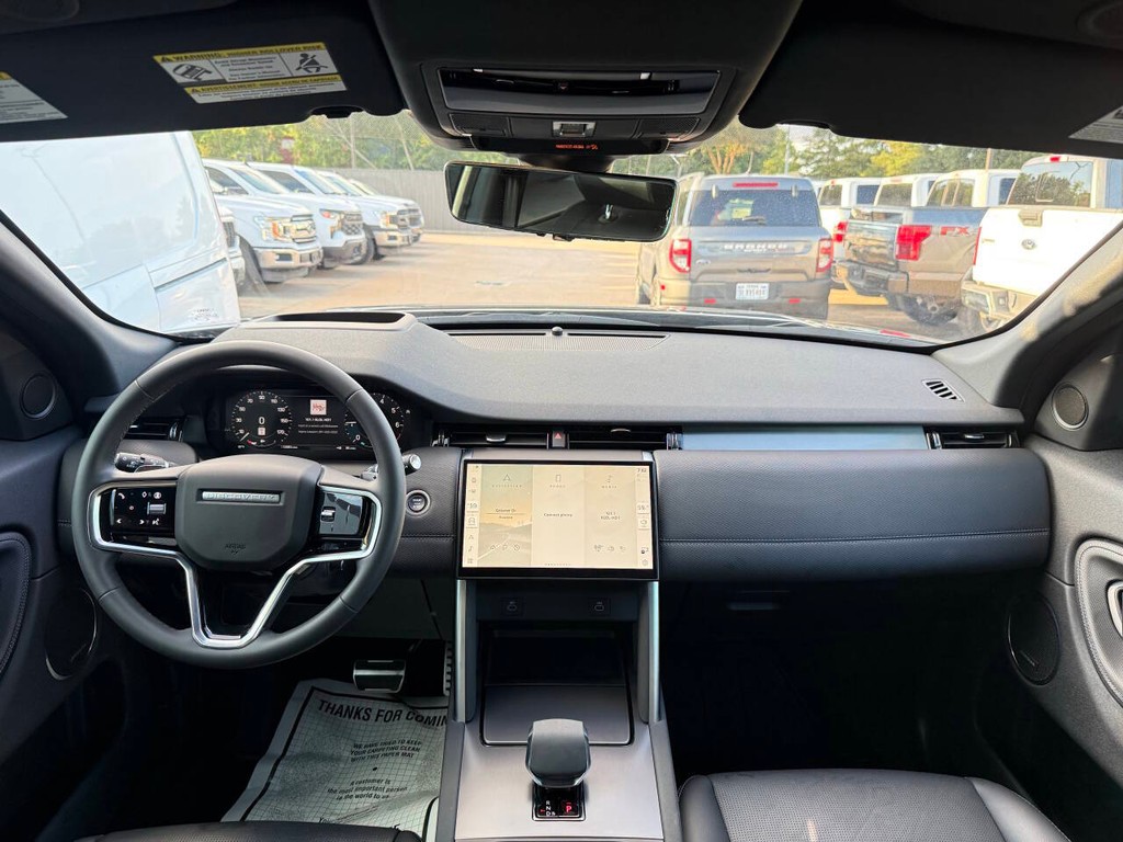 Land Rover Discovery Sport Vehicle Full-screen Gallery Image 21