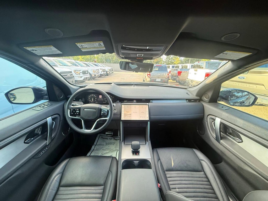 Land Rover Discovery Sport Vehicle Full-screen Gallery Image 22