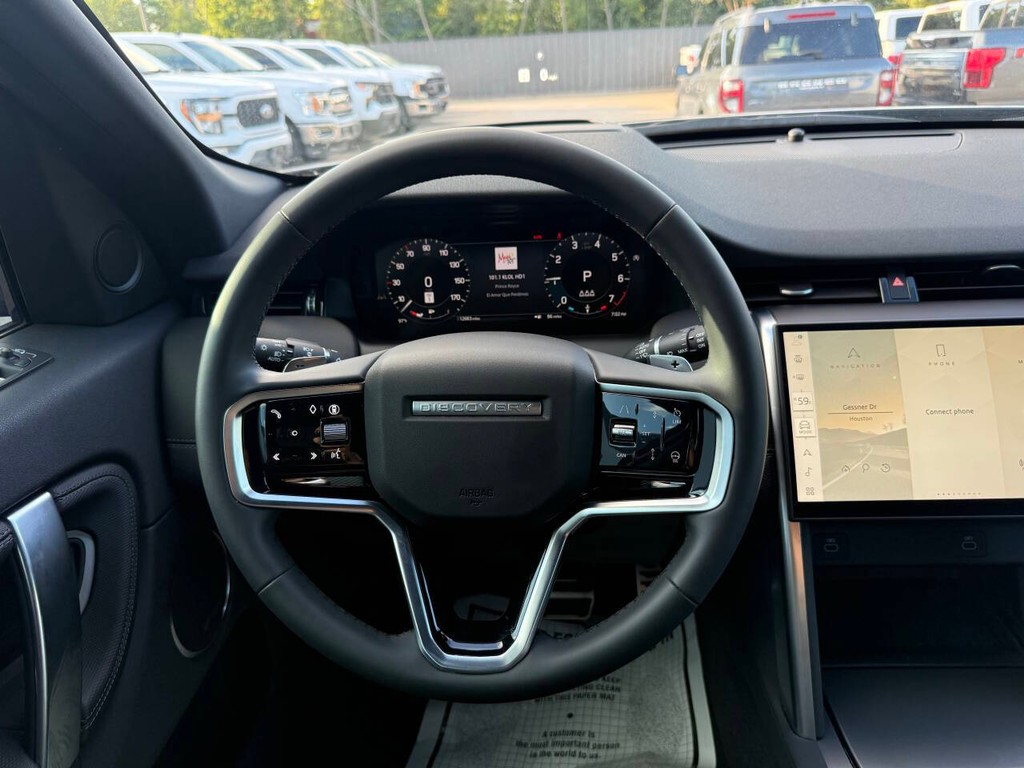 Land Rover Discovery Sport Vehicle Full-screen Gallery Image 26