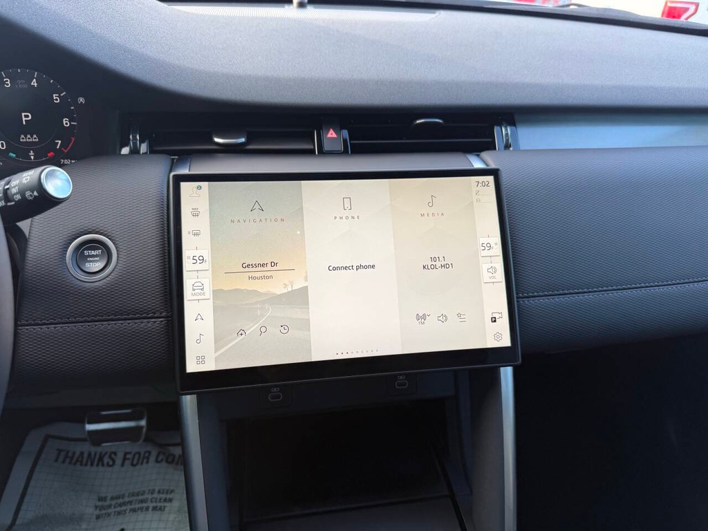 Land Rover Discovery Sport Vehicle Full-screen Gallery Image 28