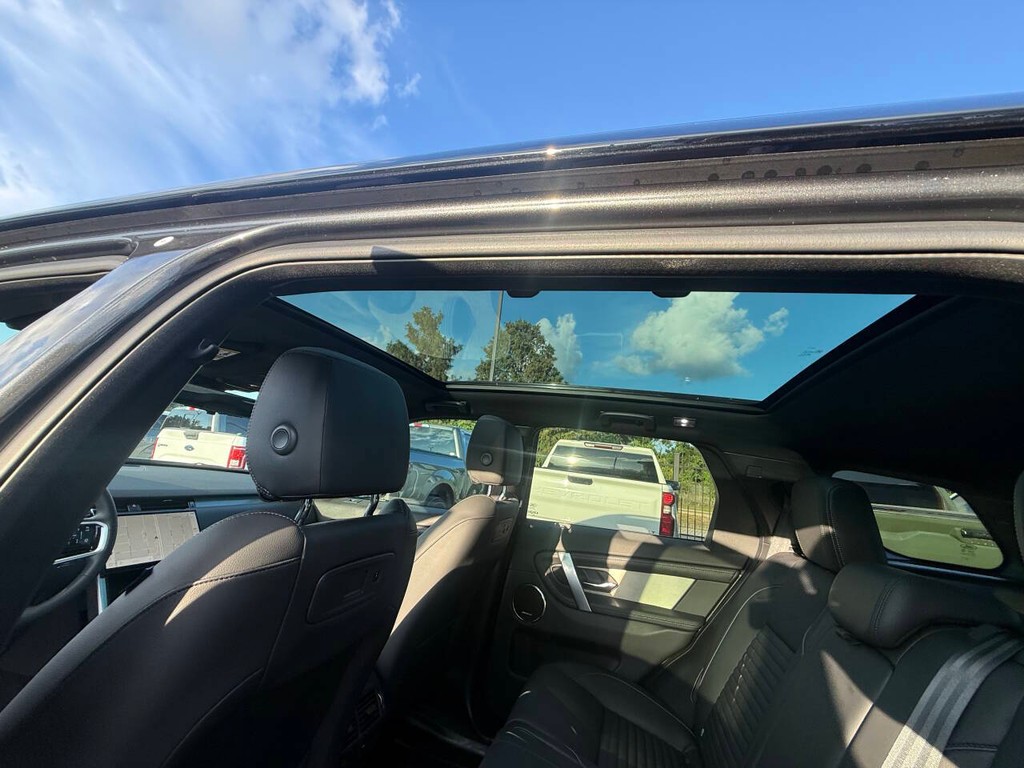Land Rover Discovery Sport Vehicle Full-screen Gallery Image 35