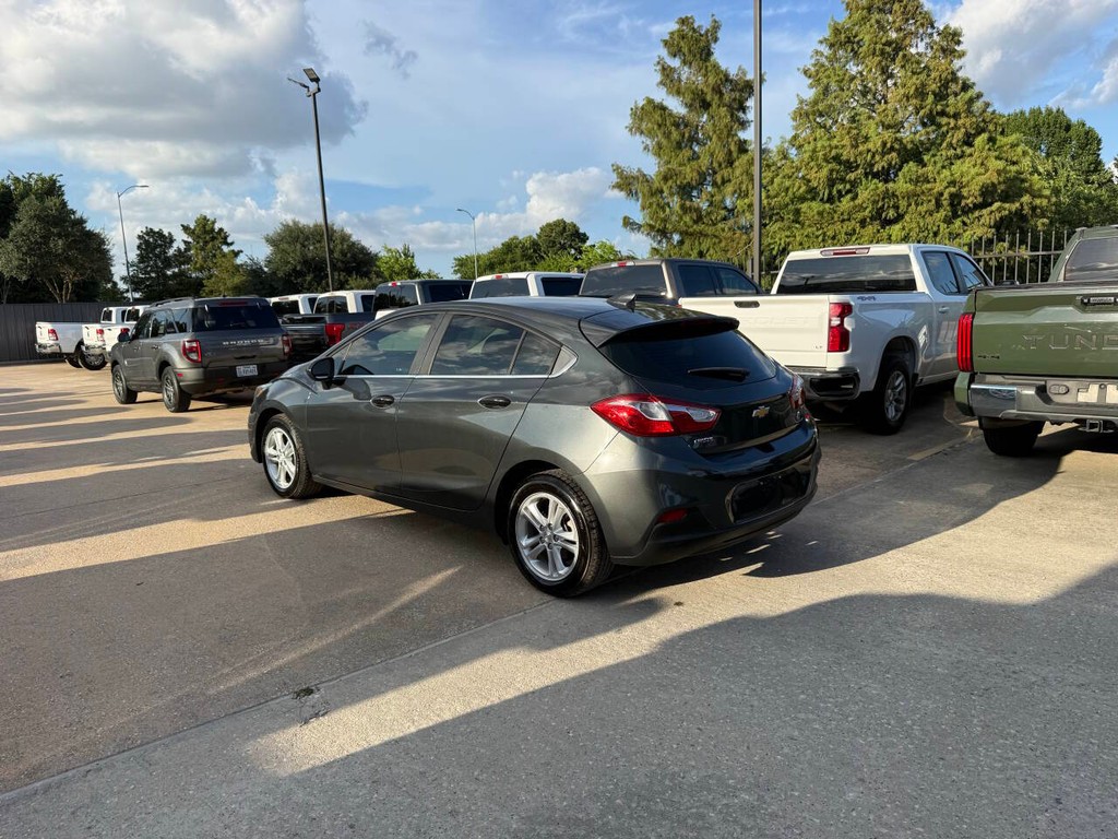 Chevrolet Cruze Vehicle Full-screen Gallery Image 04